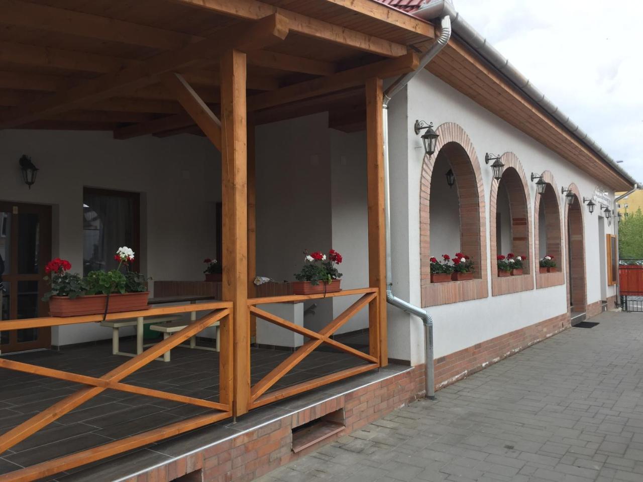 Pizza Tabor Apartman Мишкольц Экстерьер фото