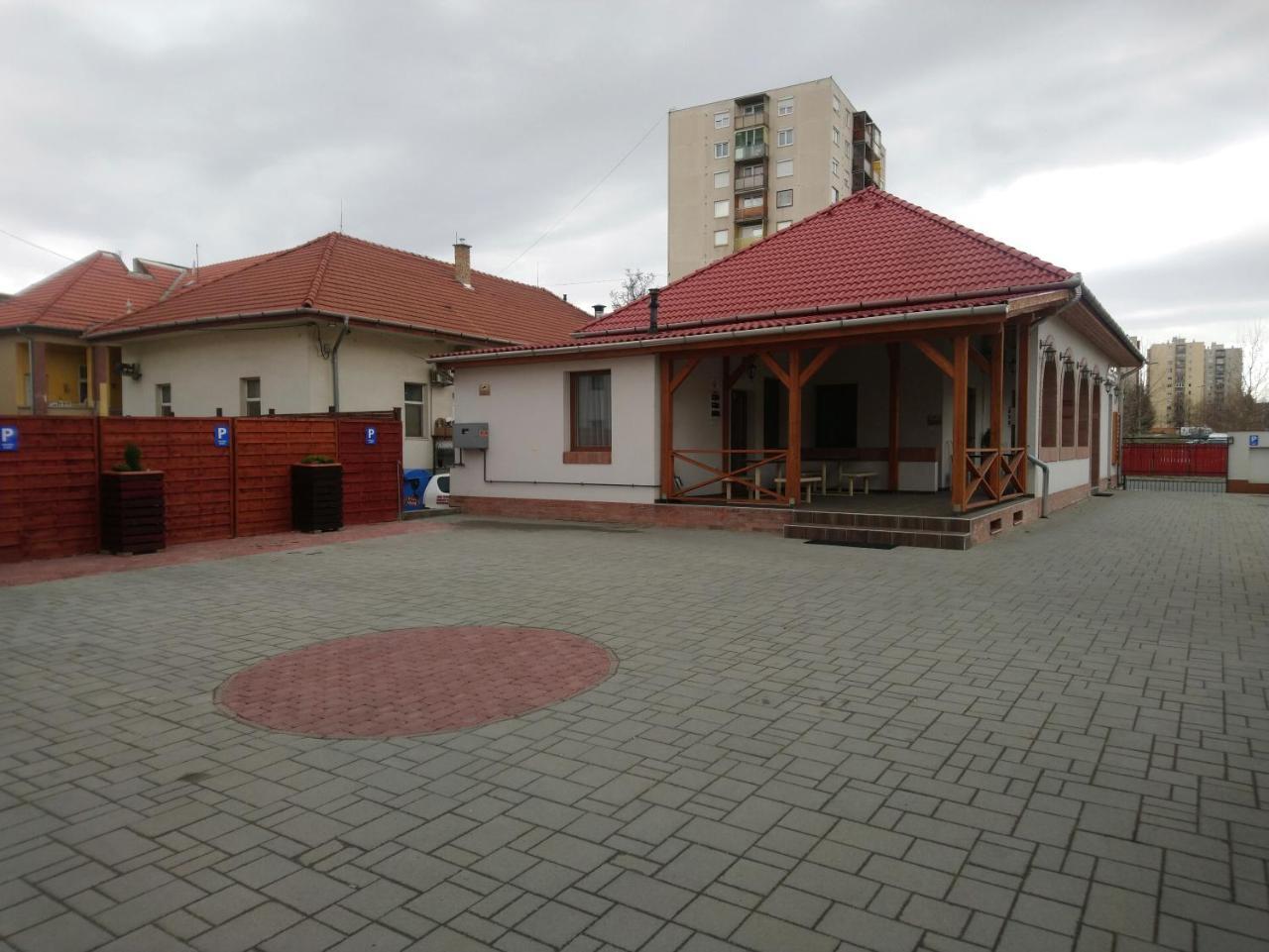 Pizza Tabor Apartman Мишкольц Экстерьер фото
